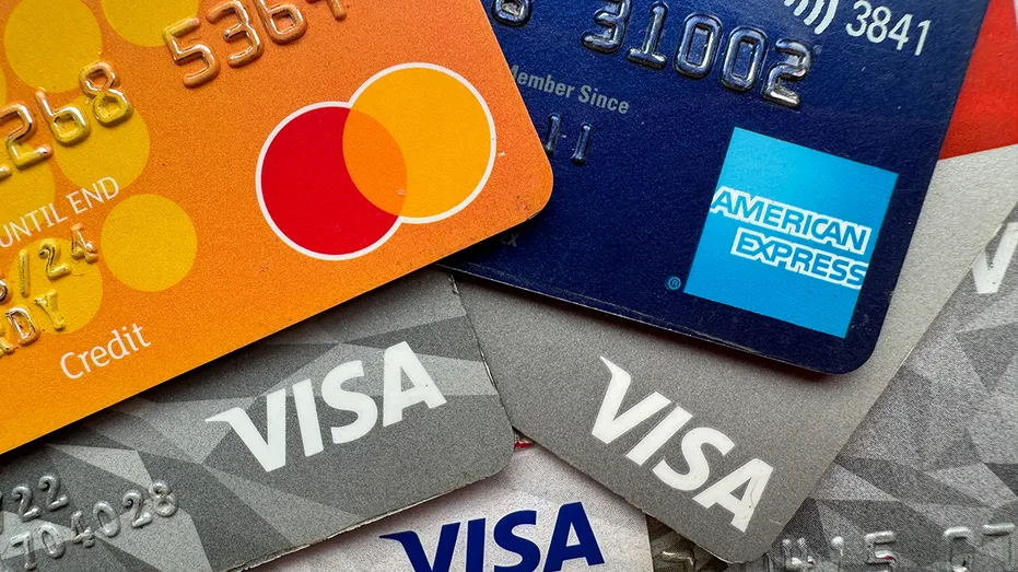 Should You Use Credit Cards or Savings for Holiday Shopping?