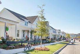 Holiday Traditions and Community Spirit: How New Home Neighborhoods in Venice Celebrate the Season